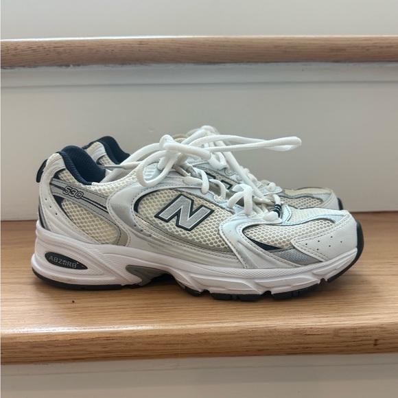 New Balance Shoes - New Balance White Silver Running Shoes New Balance 530 Sneakers
Sz 7.5 w
